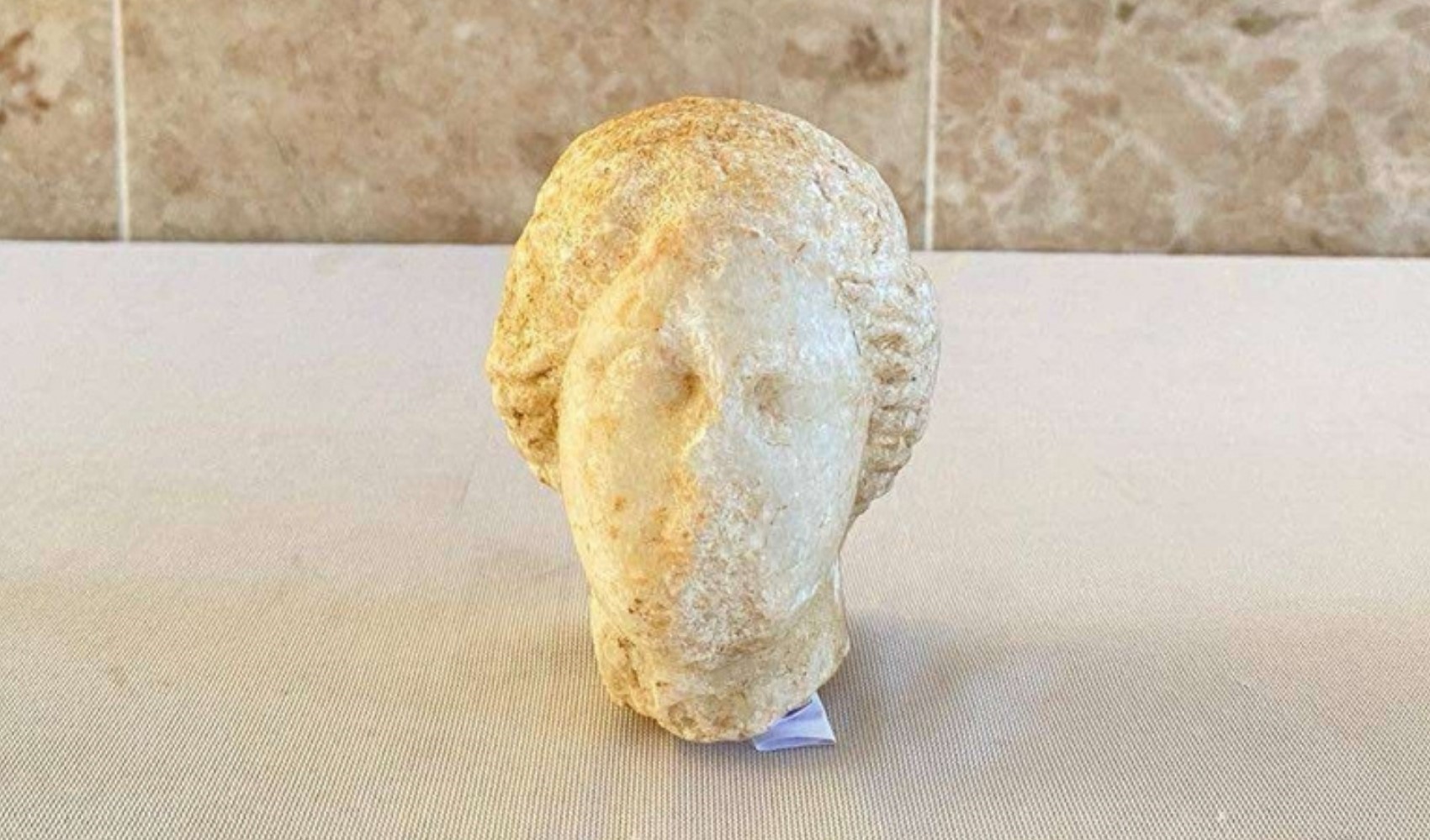 Aydın'da iki bin yıllık heykel başı ele geçirildi