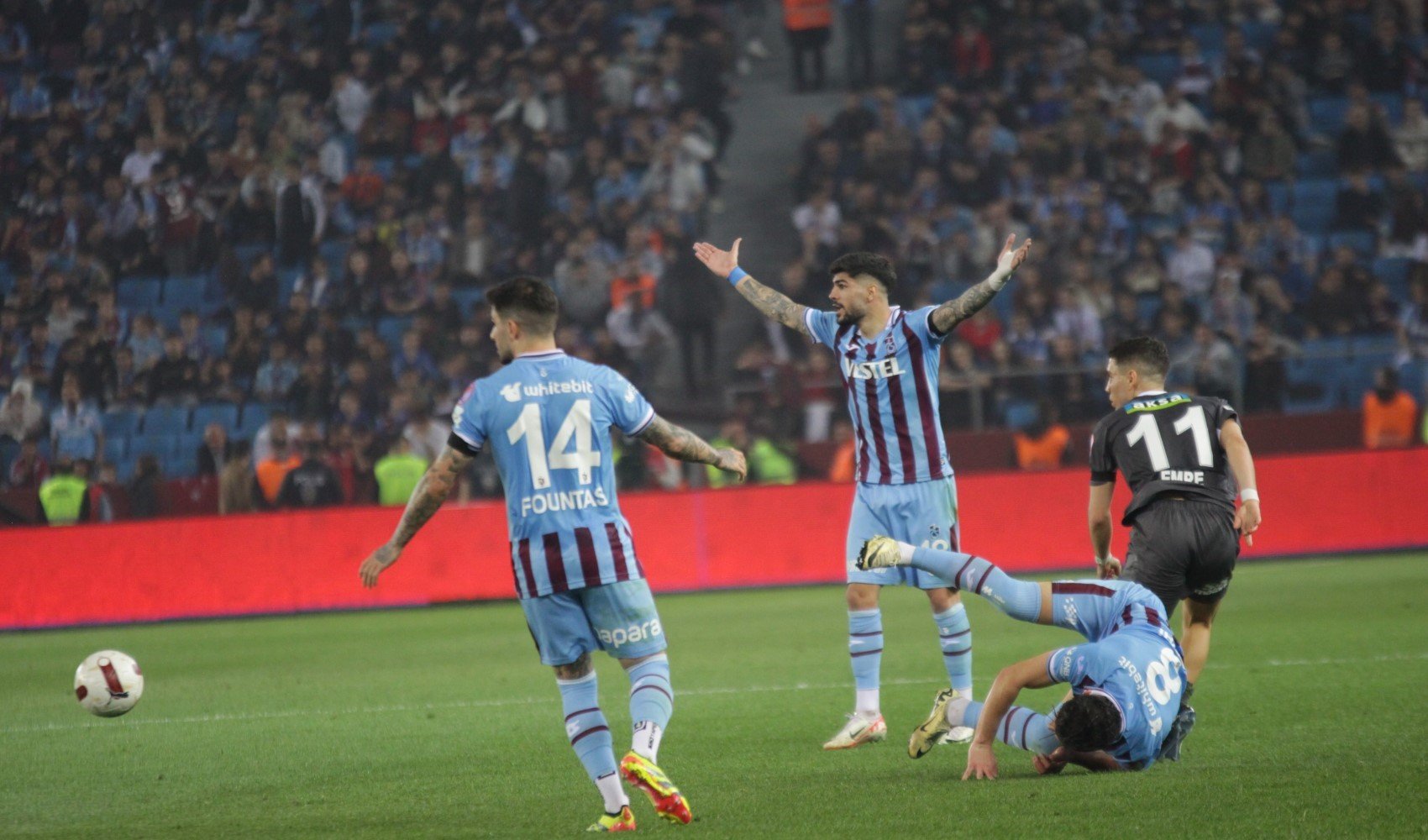 Trabzonspor 10 kişi kalmasına rağmen kazanmayı bildi!