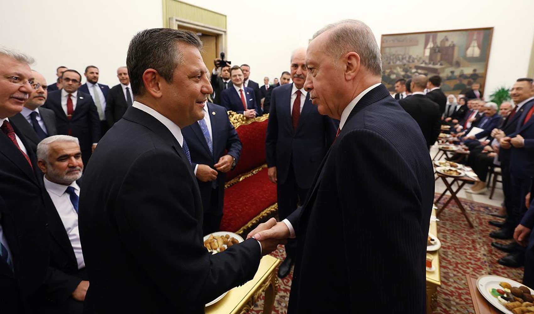 Özel ve Erdoğan ‘yeni anayasa’ dışında ne konuşacak? CHP’li kurmaylar açıkladı…