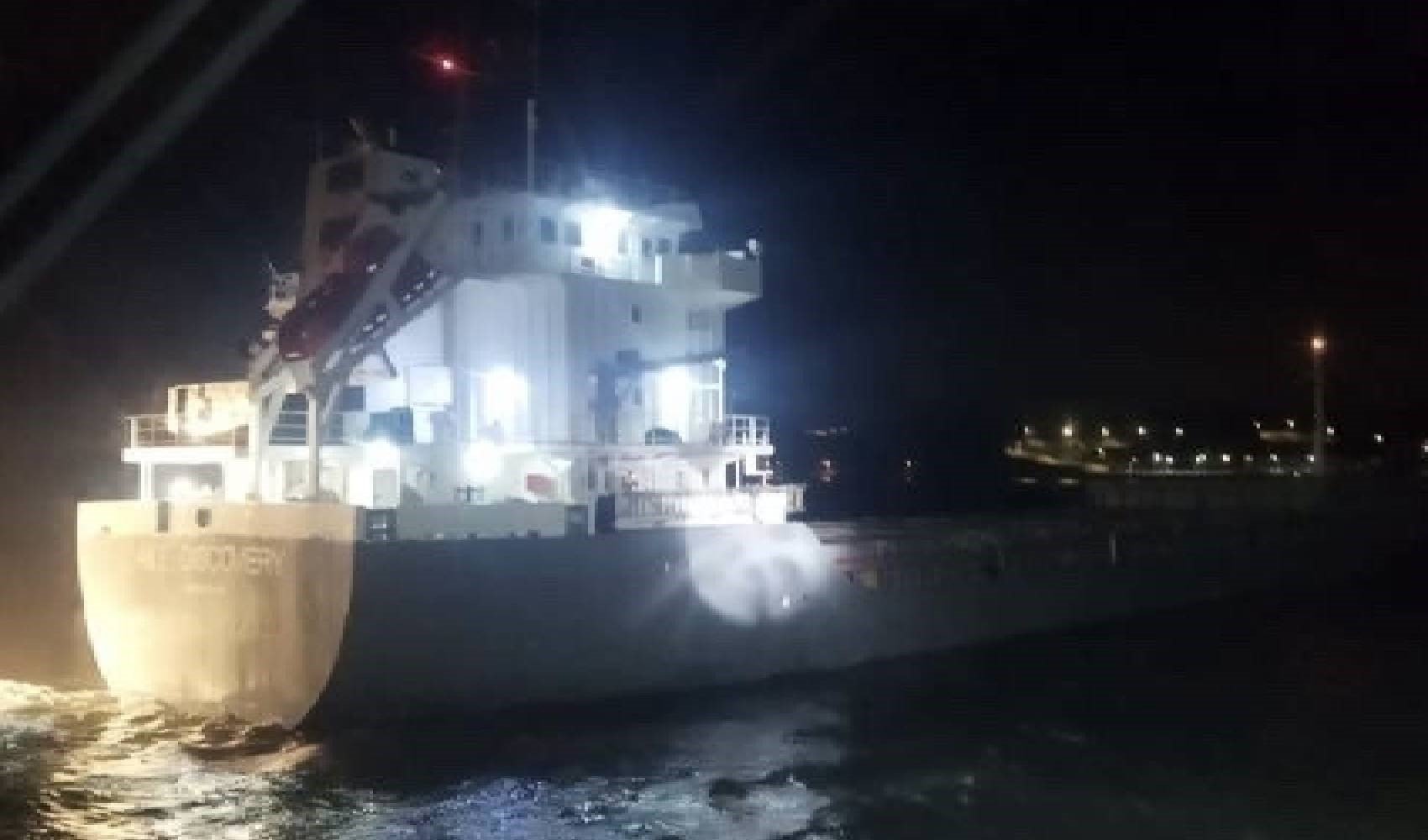 Çanakkale Boğazı’ndaki gemi yangını söndürüldü, soğutma çalışmaları devam ediyor