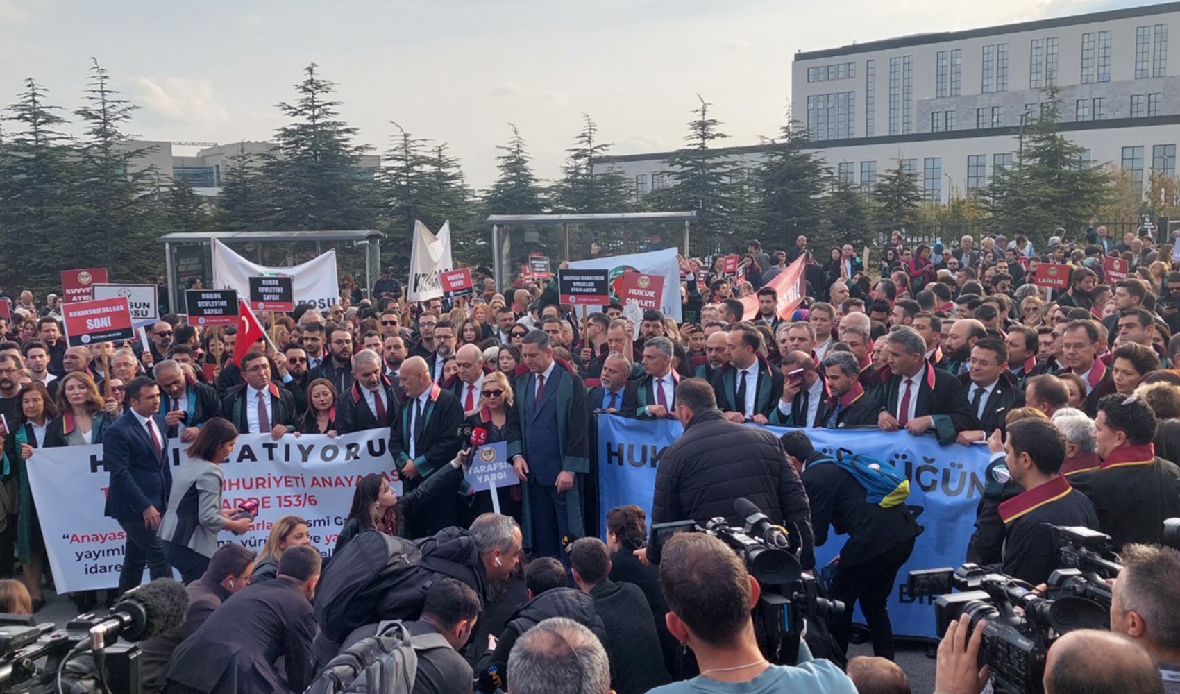 Avukatlar hakları için 27 Nisan’da Ankara’da toplanıyor