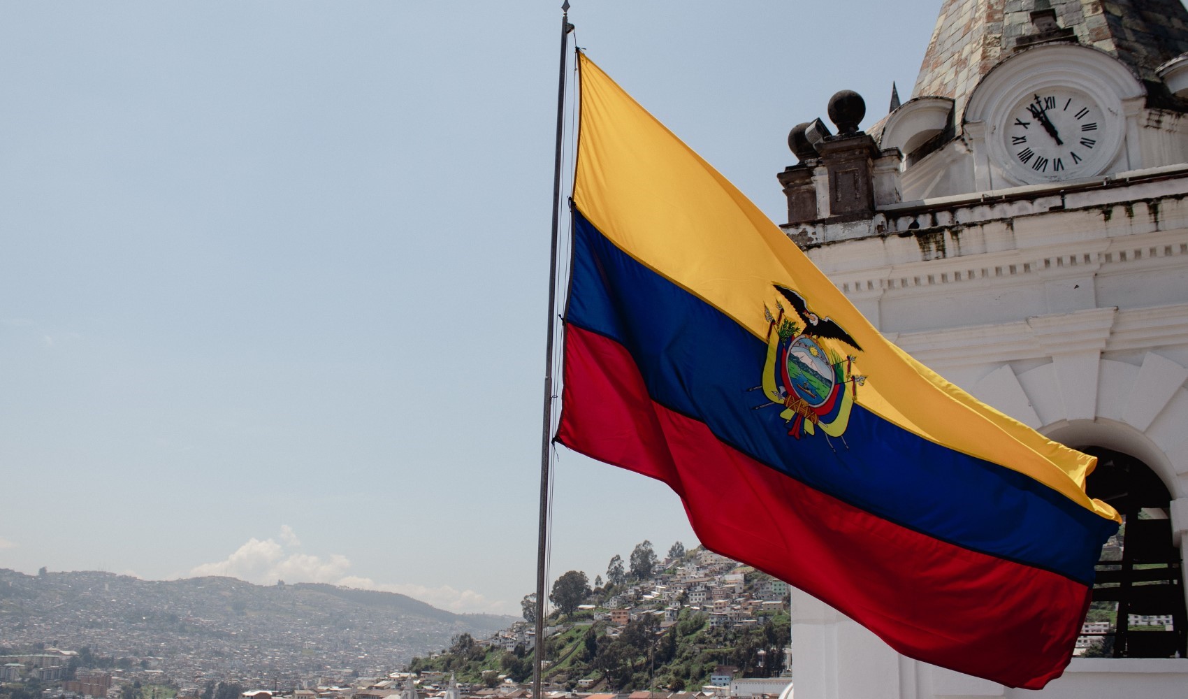 Ekvador'da askeri helikopter düştü: 8 kişi öldü