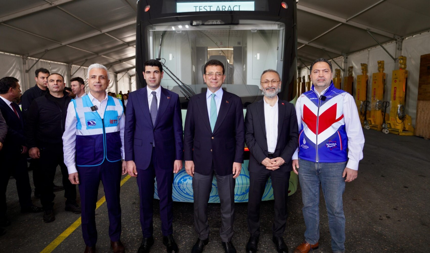 İBB Başkanı Ekrem İmamoğlu, elektrikli metrobüsün test sürüşüne katıldı