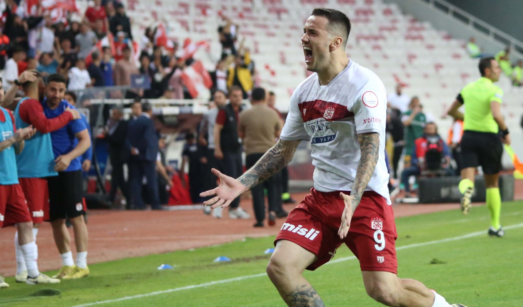 Rey Manaj Sivasspor tarihine geçti: En fazla gol atan oyuncu!