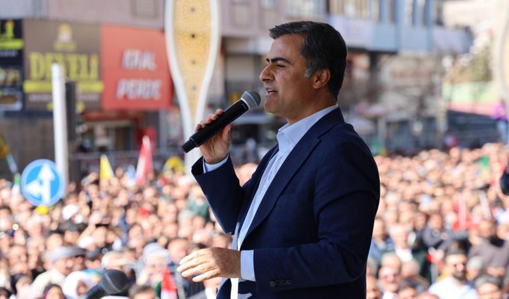 Van'ın belediye başkanı Zeydan, AKP'nin hamlesini ve yaşanan süreci değerlendirdi