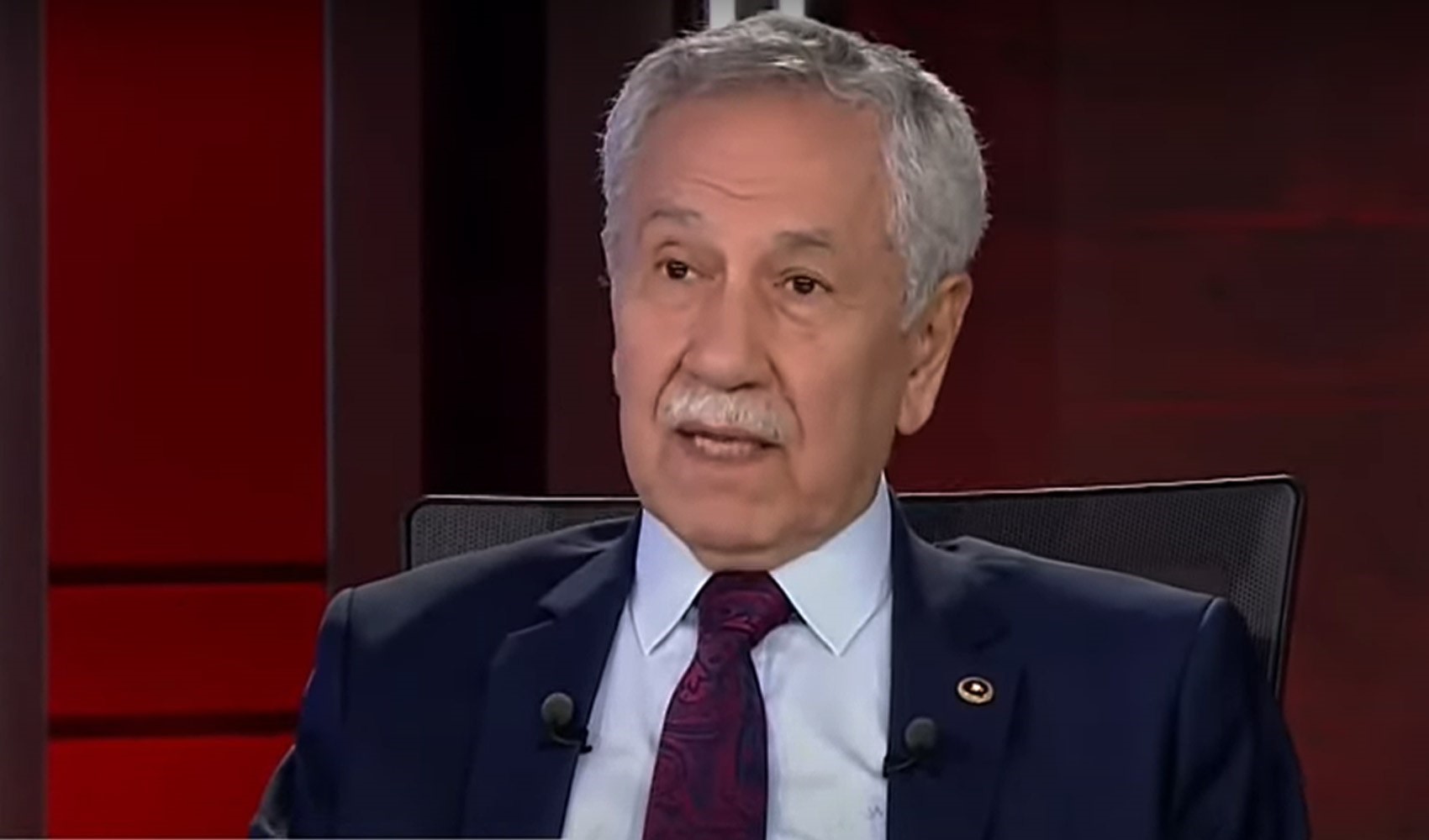 Bülent Arınç'tan CHP Genel Başkanı Özel'e dair çarpıcı anı. 'Hukukumu korudu, kahramanımdır'