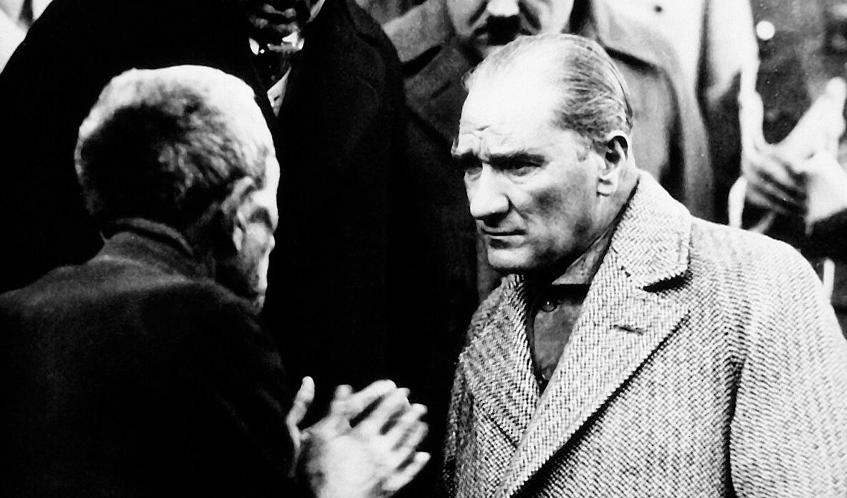 Özgür Özel canlı yayında açıkladı: Atatürk'e derdini anlatan yurttaşın torunu belediye başkanı oldu!