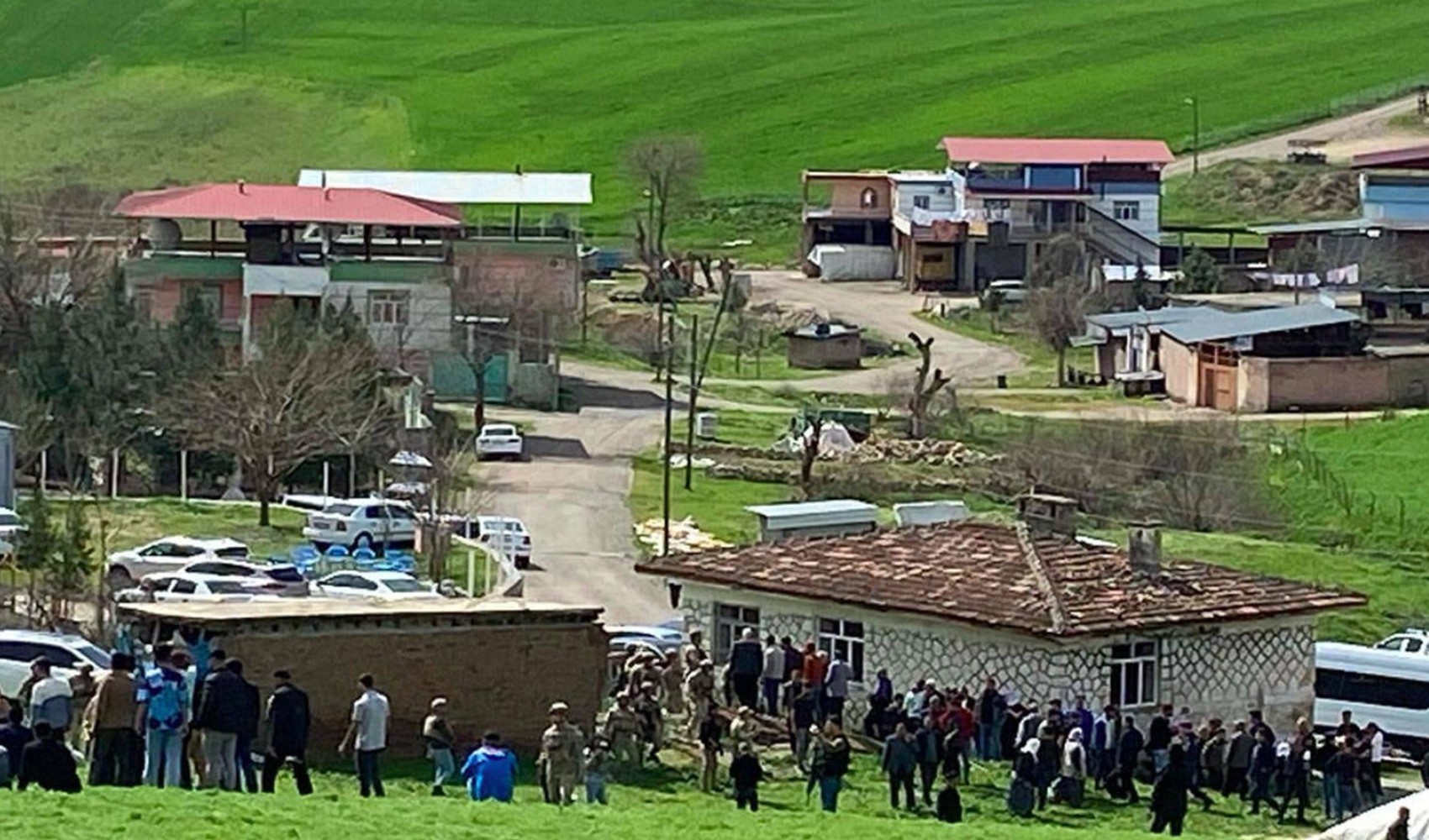 Diyarbakır'da 1 kişinin öldüğü muhtarlık seçimi kavgasıyla ilgili 5 zanlı tutuklandı