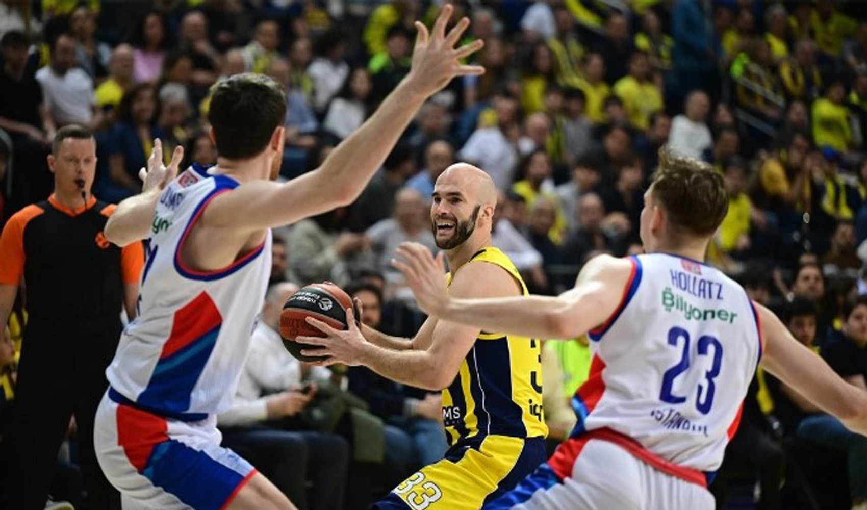 Türk derbisinde gülen taraf Anadolu Efes oldu