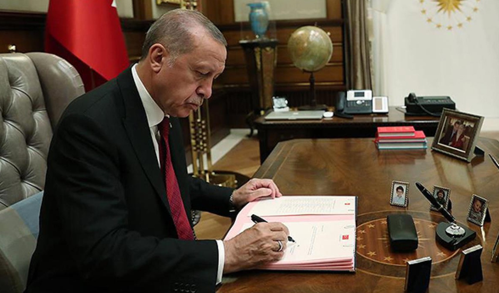 Resmi Gazete'de yayımlandı: Erdoğan'dan gece yarısı atama ve görevden alma kararları