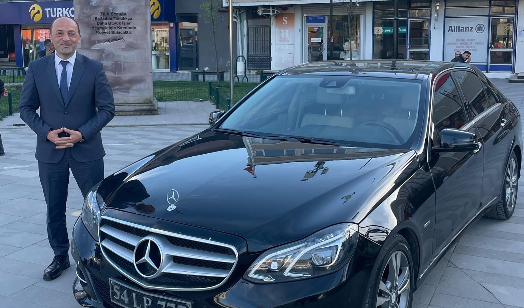 AKP kaybetmişti: YRP’li belediye başkanı önceki başkanın kullandığı 'Mercedes' marka makam aracını satışa çıkardı