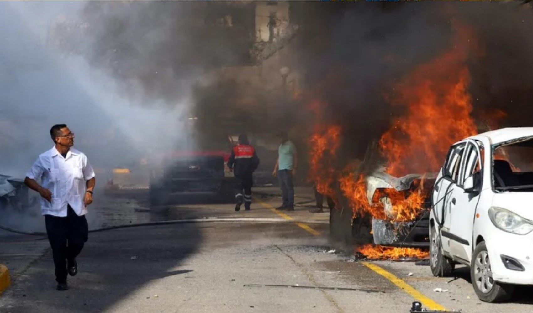 Meksika'nın Guerrero eyaletinde protestocular, hükümet binasını ateşe verdi