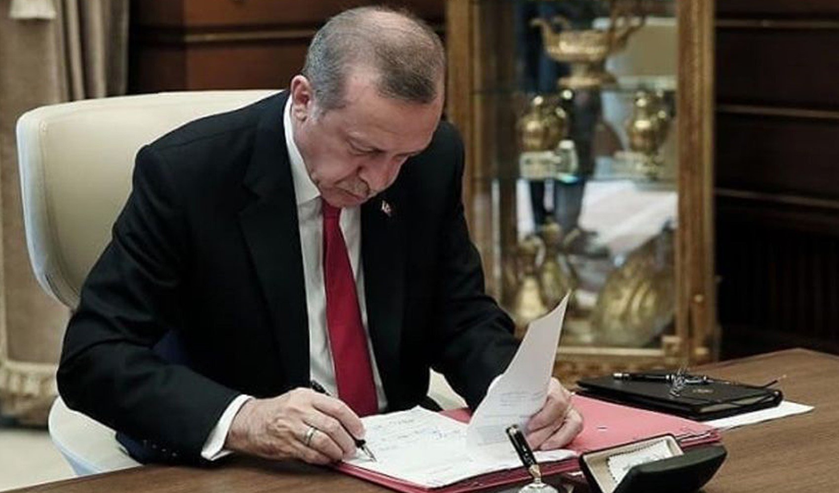 Ahmet Hakan'dan Erdoğan'a 'emekli generaller' çağrısı: 'Affedilme zamanı gelmedi mi?'