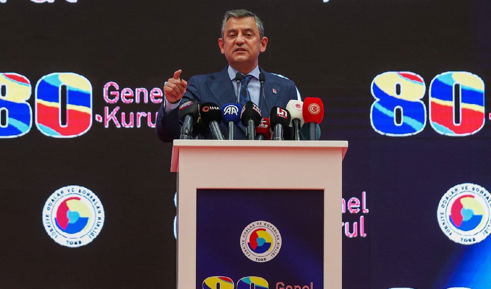 CHP Genel Başkanı Özgür Özel: 'Anayasa, makro bir tartışmadır ve maalesef gündeme sis etkisi yapmaktadır'