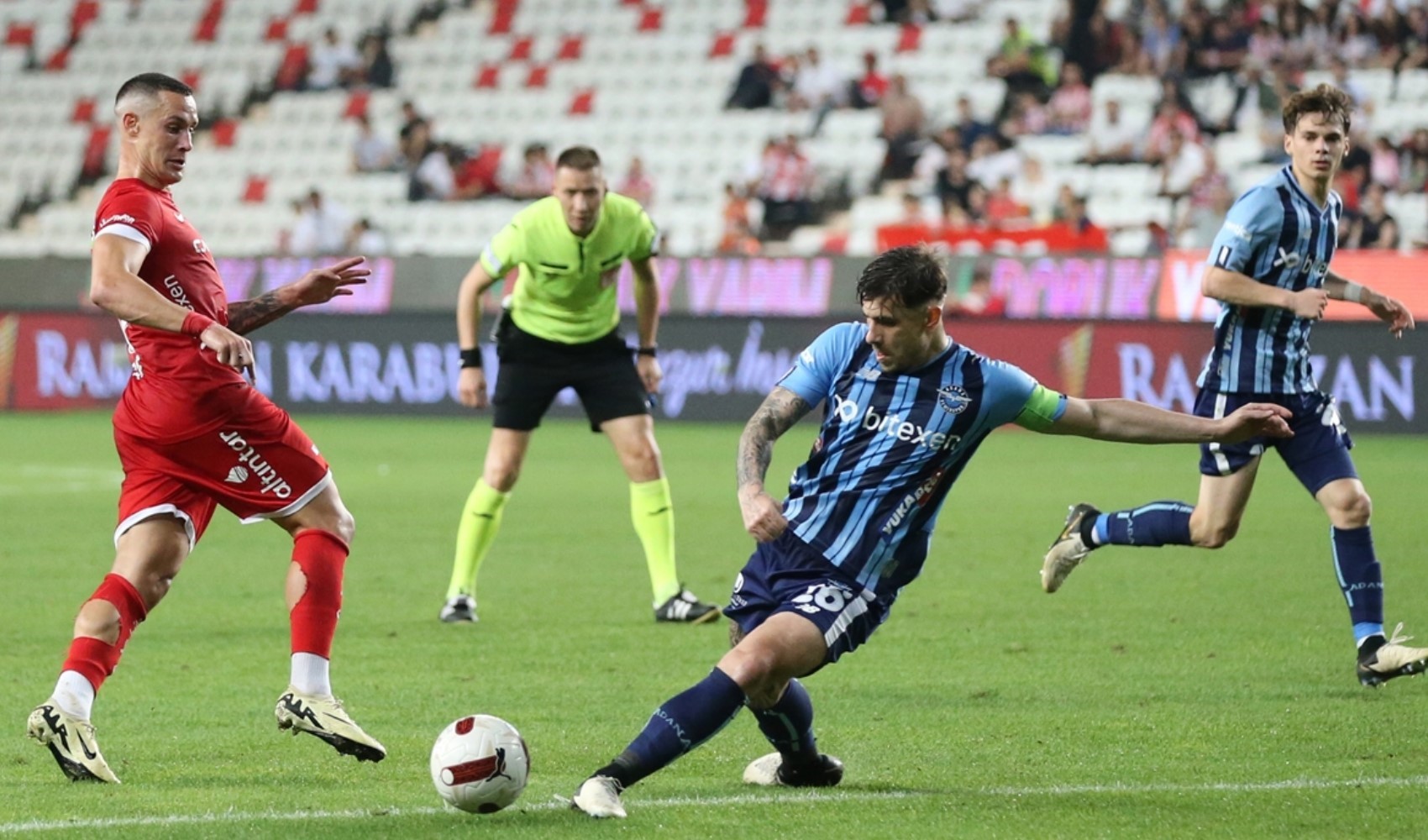 Antalyaspor Adana Demirspor'u sahasında mağlup etti