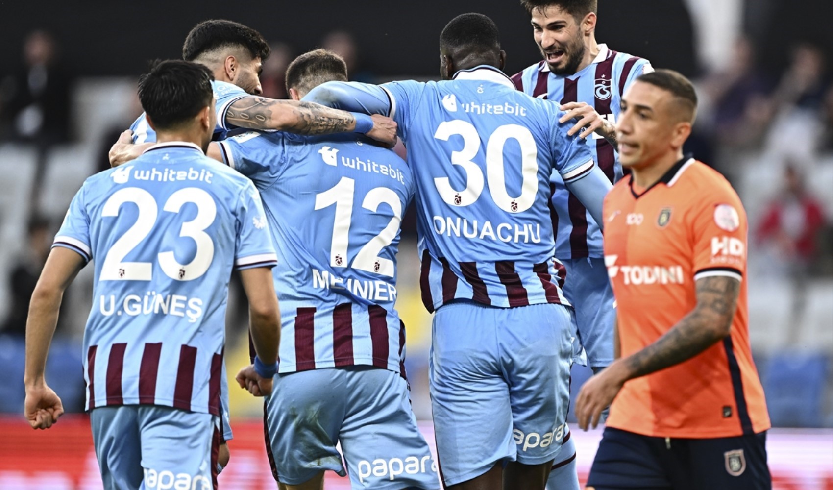 Trabzonspor Başakşehir'i tek golle geçti: Üçüncülüğü garantiledi