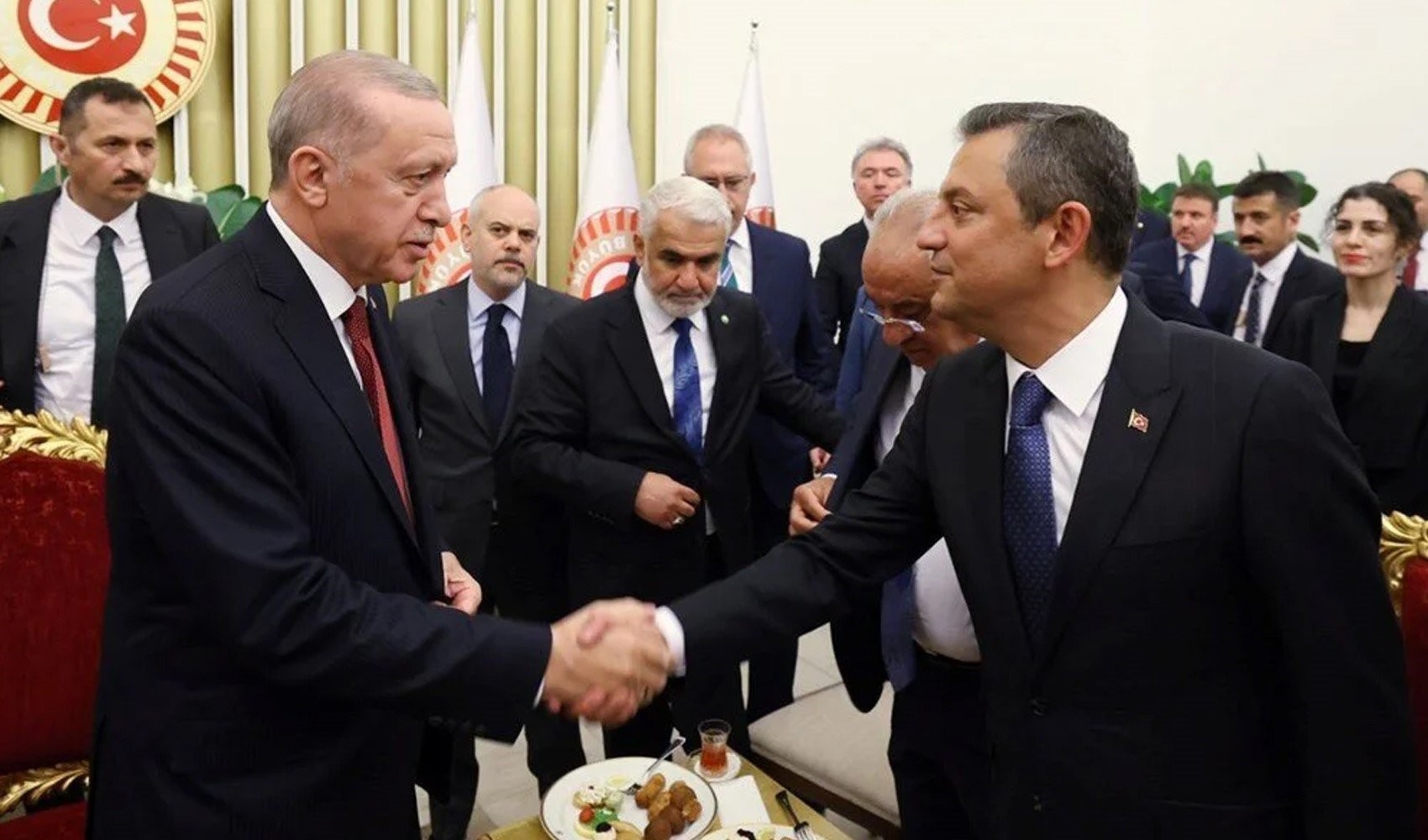 Gözler Ankara'daki kritik zirvede: Erdoğan ile Özel bugün görüşecek!