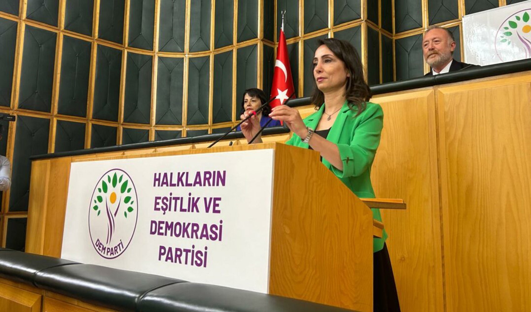 DEM Parti'den CHP'ye 'yeni anayasa' ziyareti
