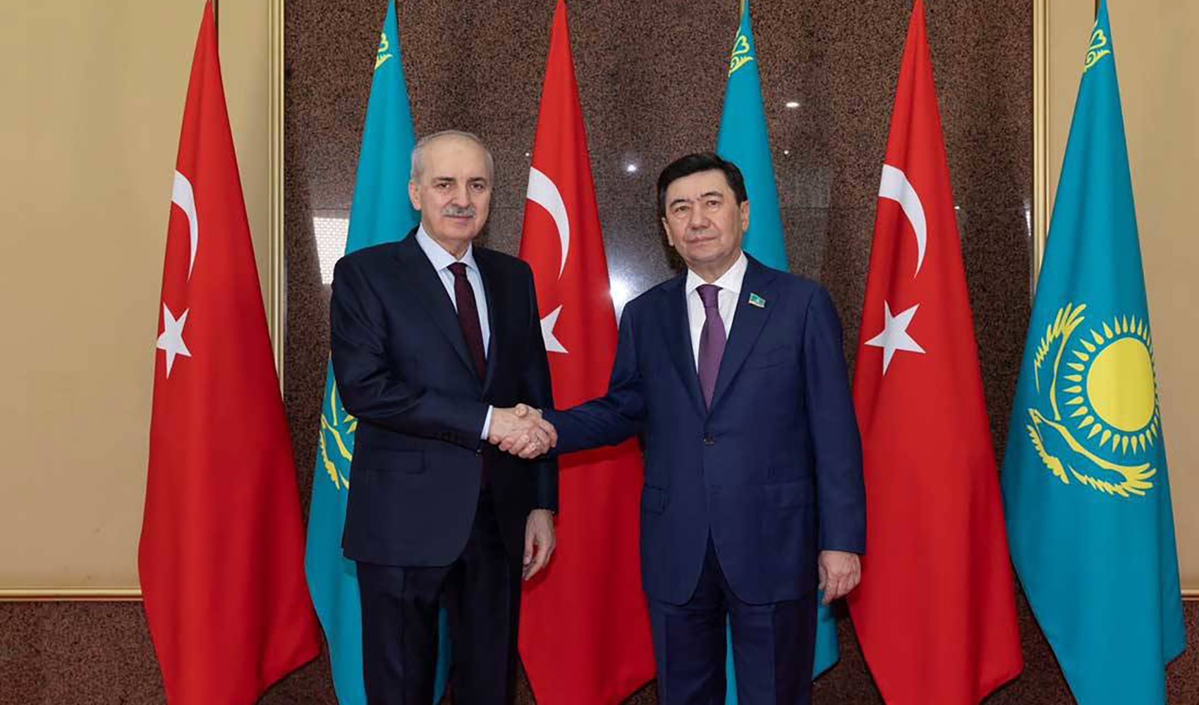Meclis Başkanı Kurtulmuş, Kazakistanlı mevkidaşı Koşanov ile görüştü