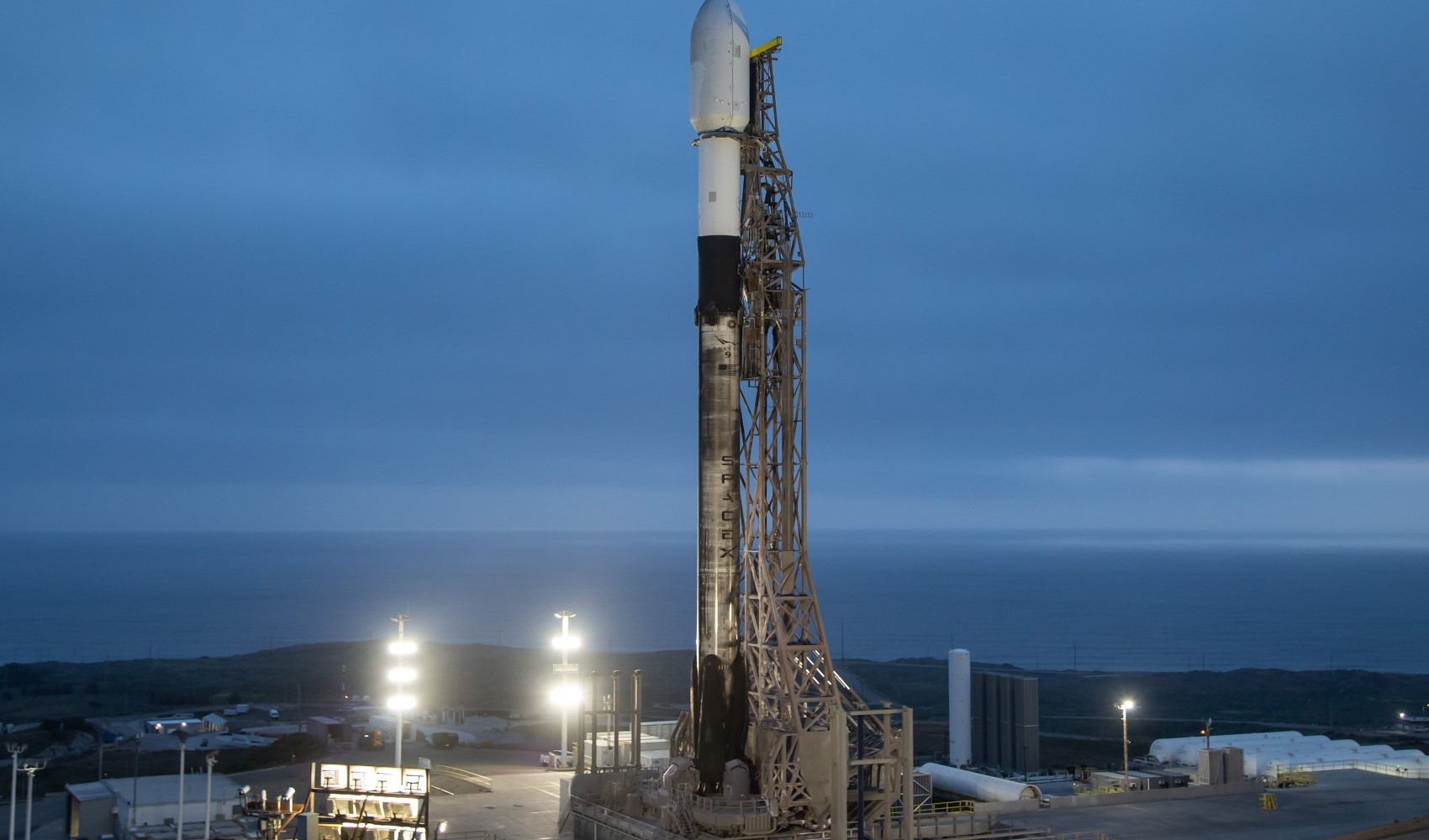 SpaceX, ABD’nin casus uydularını yörüngeye gönderdi