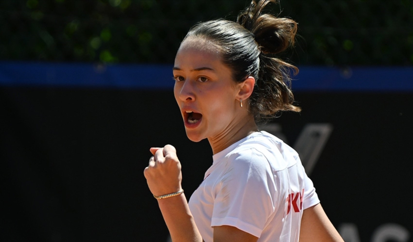 Milli tenisçi Zeynep Sönmez'den büyük başarı: Roland Garros'a bir adım kaldı!