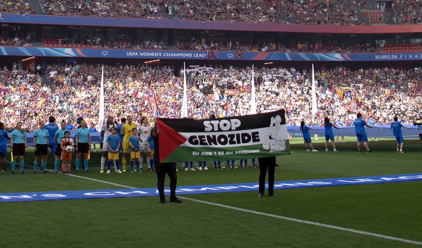 UEFA Kadınlar Şampiyonlar Ligi finalinde 'Soykırımı durdurun' pankartı
