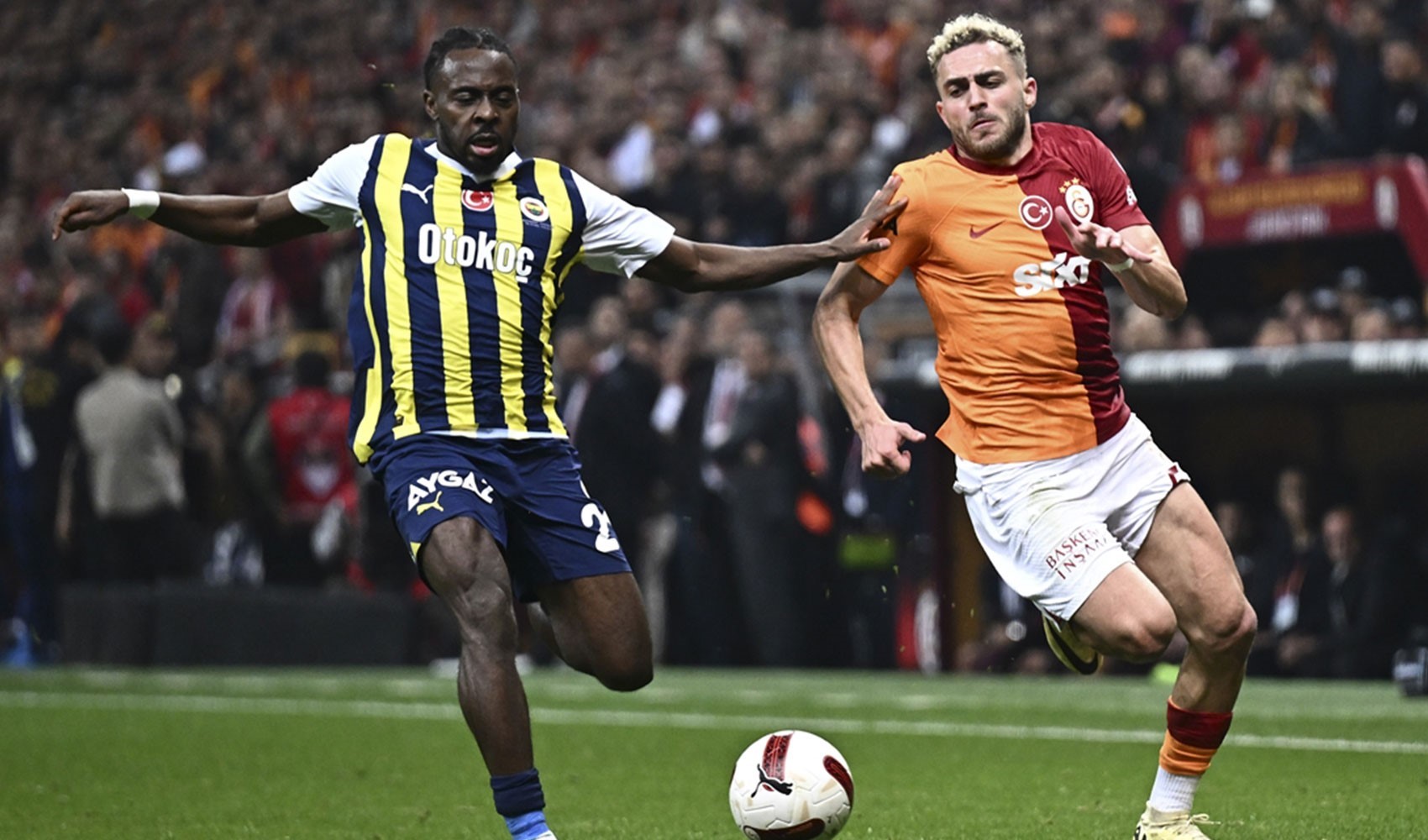 Fenerbahçeli Osayi-Samuel Galatasaray taraftarıyla tartıştı!