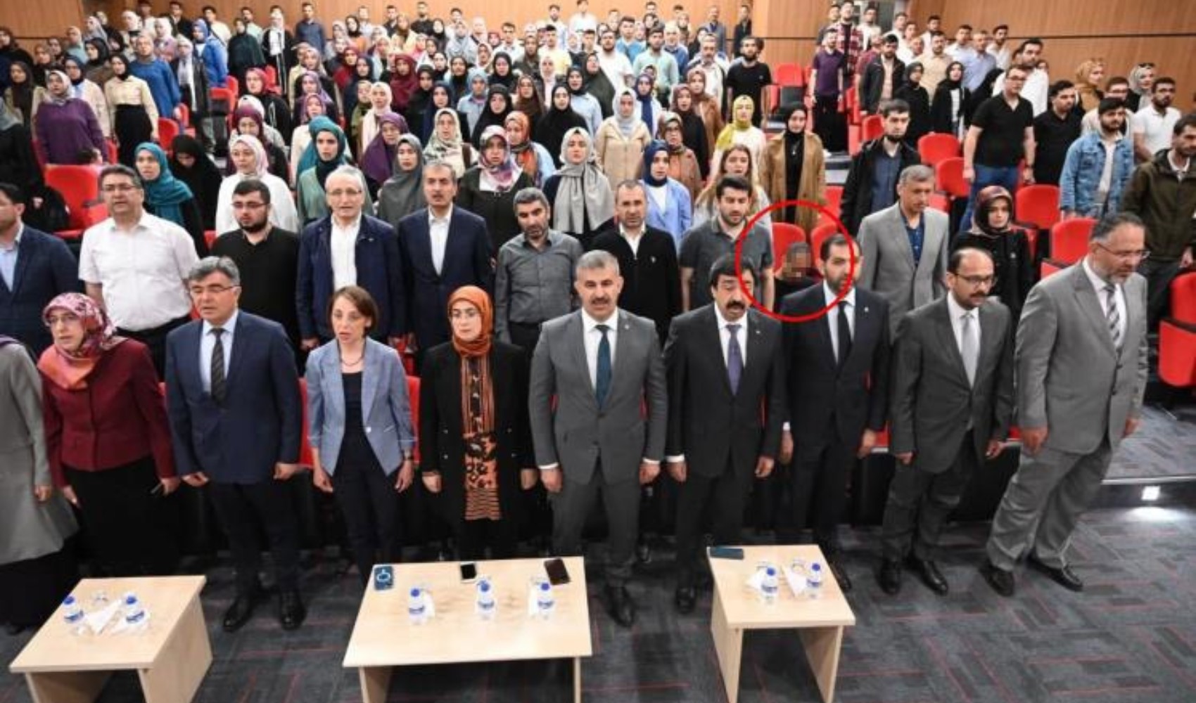 İstiklal Marşı okunurken ayağa kalkmayan araştırma görevlisi açığa alındı