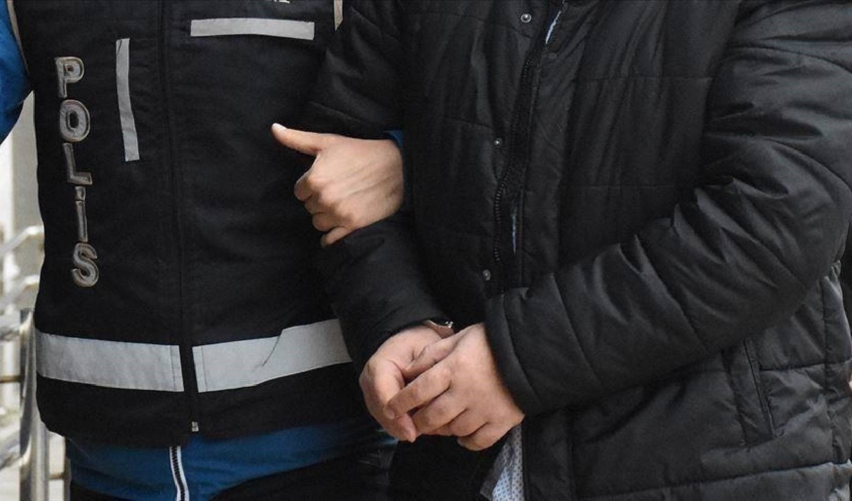 İzmir'de FETÖ operasyonu: 9 gözaltı 6'sı polis