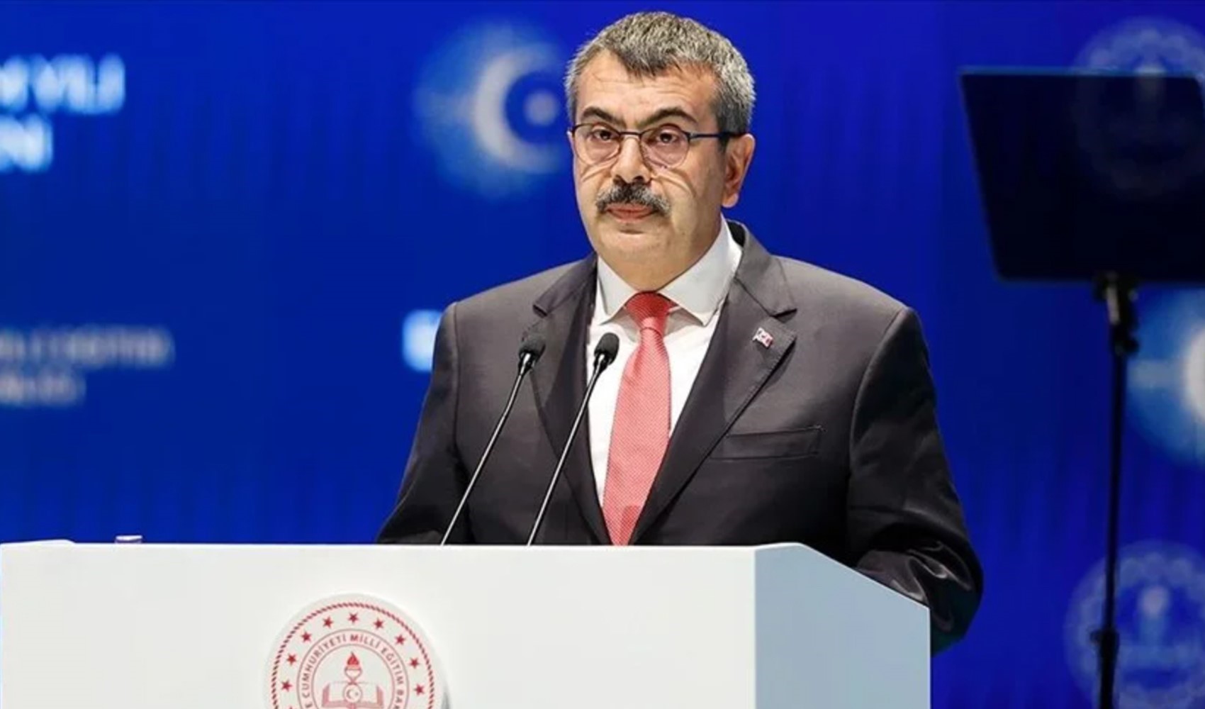 Bakanı Tekin'den 'yeni müfredat' sorularına yanıt: 'Okuyarak eleştirsinler'