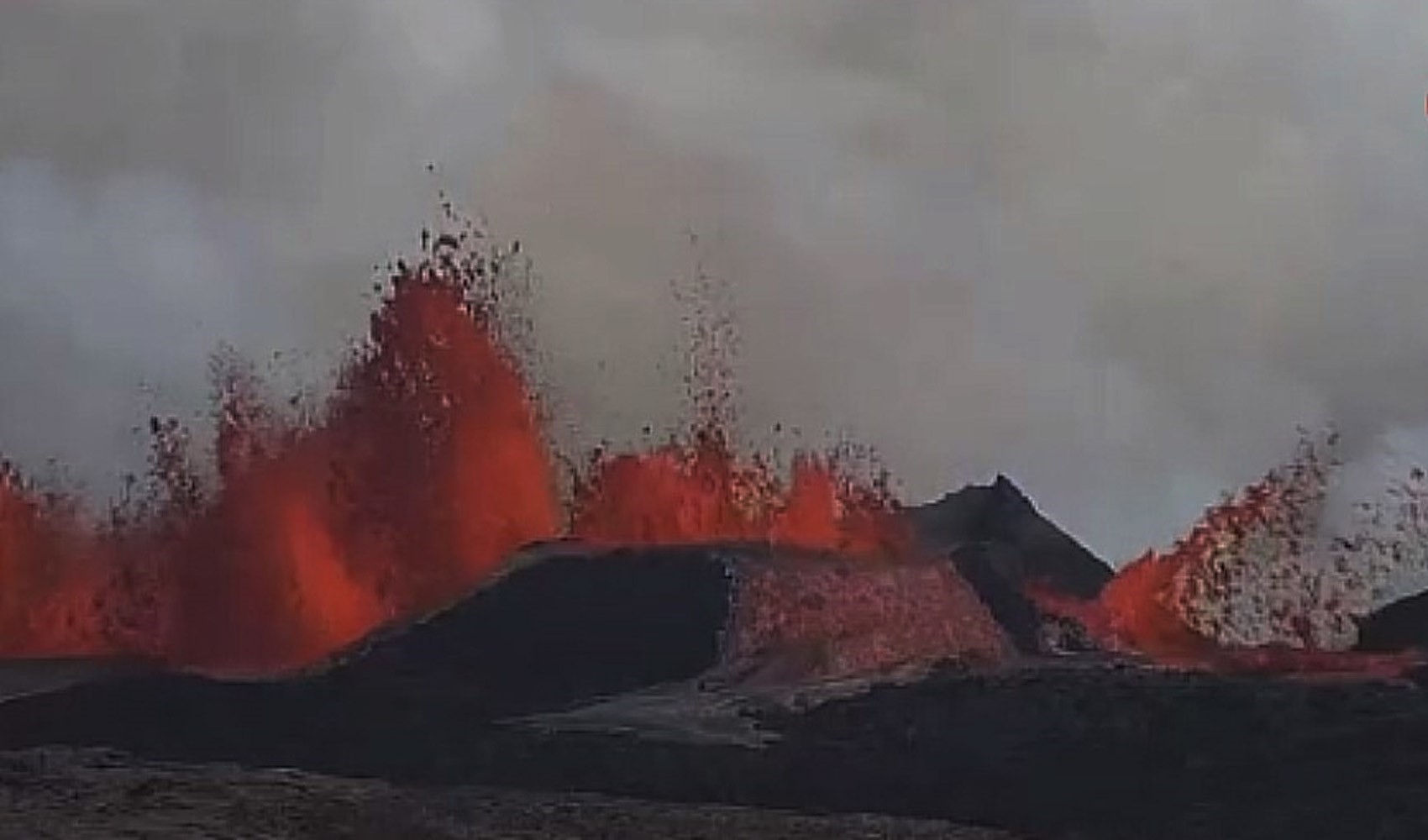 İzlanda'da Aralık'tan bu yana 5. yanardağ patlaması