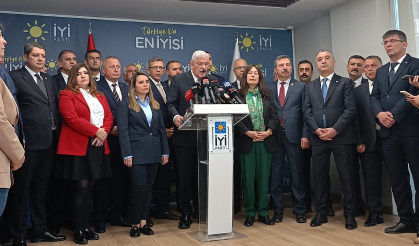 İYİ Parti Genel Başkanı Müsavat Dervişoğlu, Başkanlık Divanı'nı açıkladı! Listede kimler var?