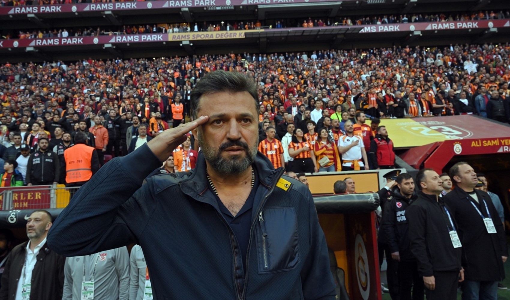 Sivasspor teknik direktörü Bülent Uygun, 1500 kişiye dava açtı