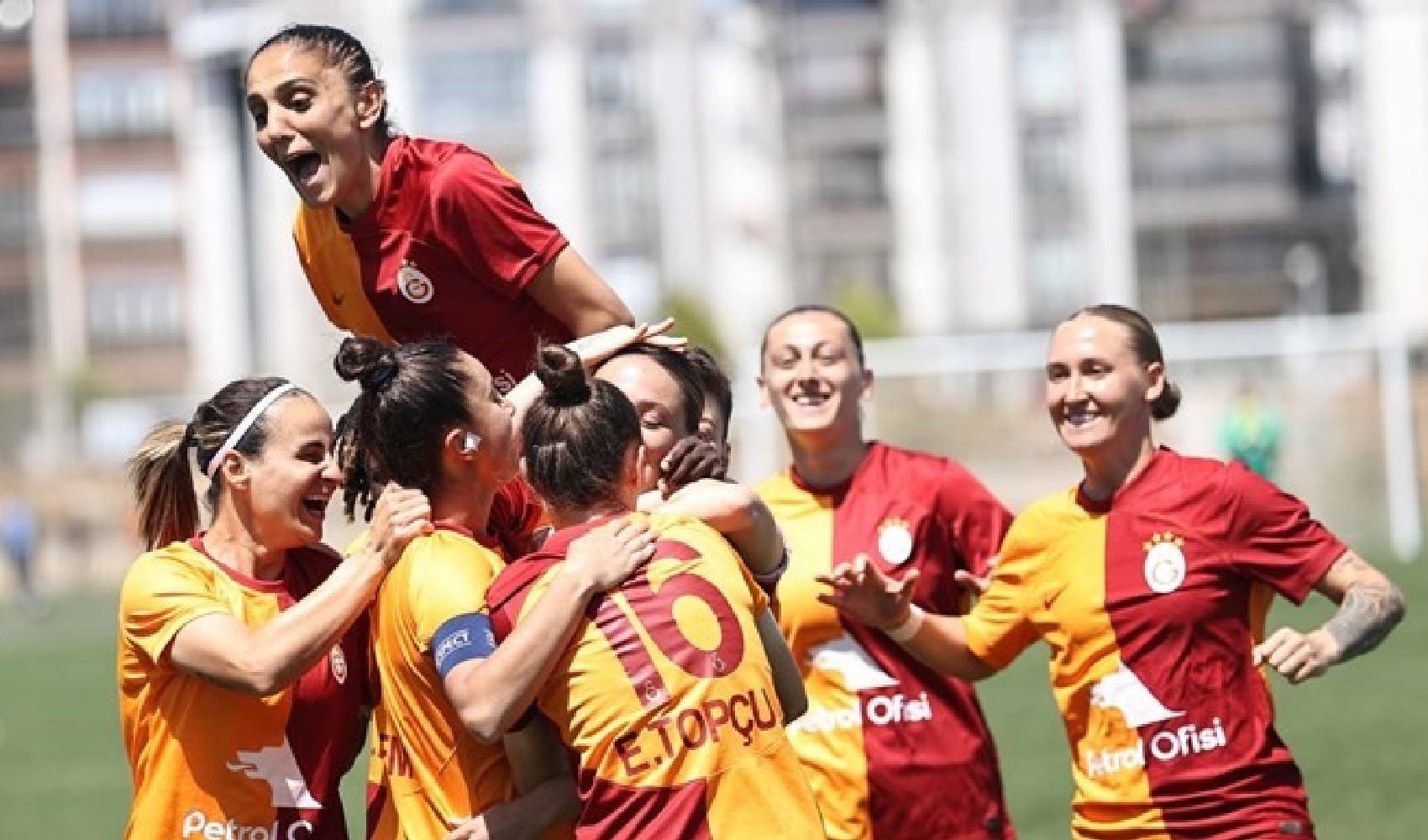 Tarihinde bir ilk: Kadınlar Süper Ligi'nde şampiyon Galatasaray!