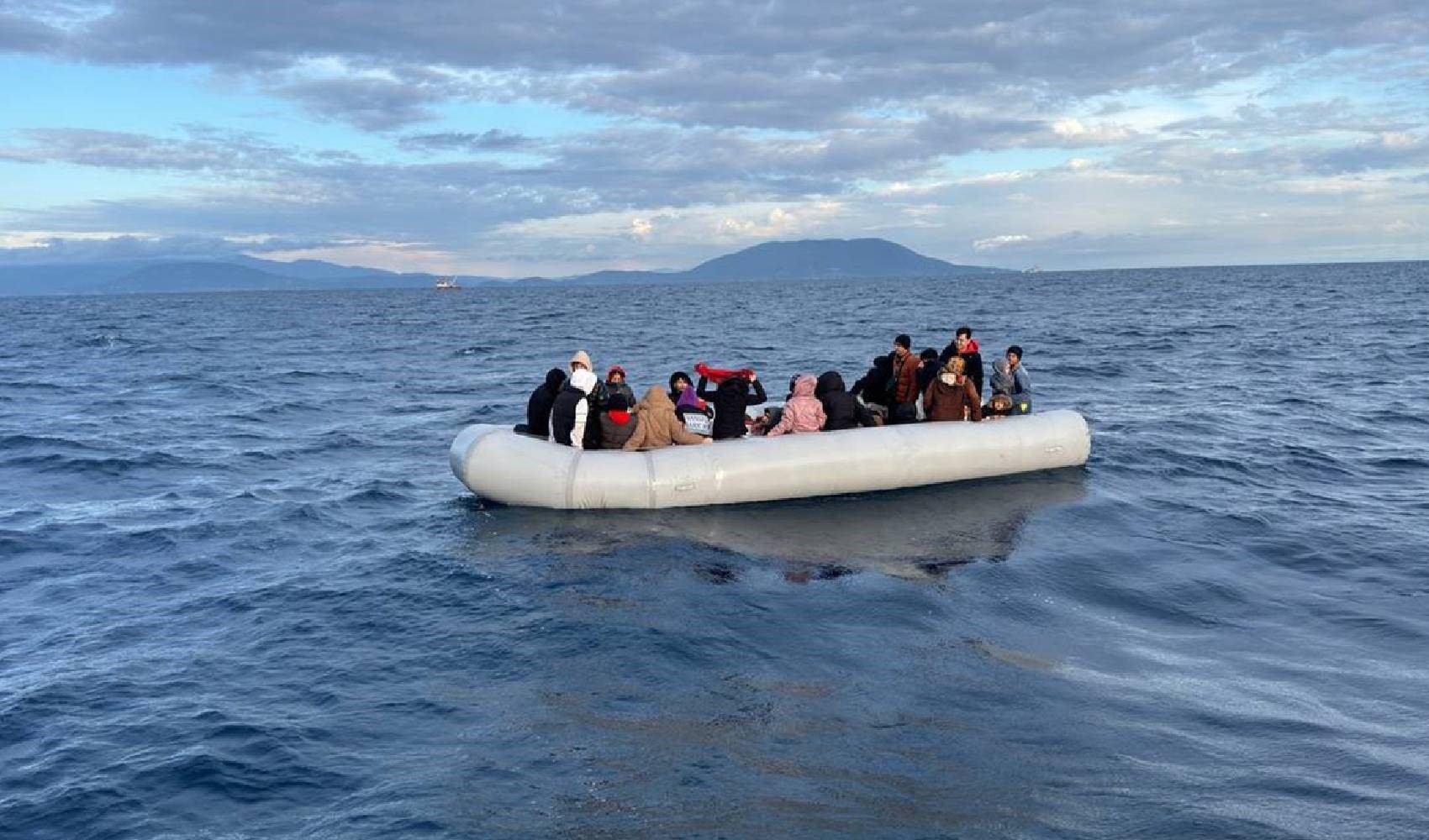 İzmir'de denizde kaybolan düzensiz göçmen çocuğun cesedi bulundu!