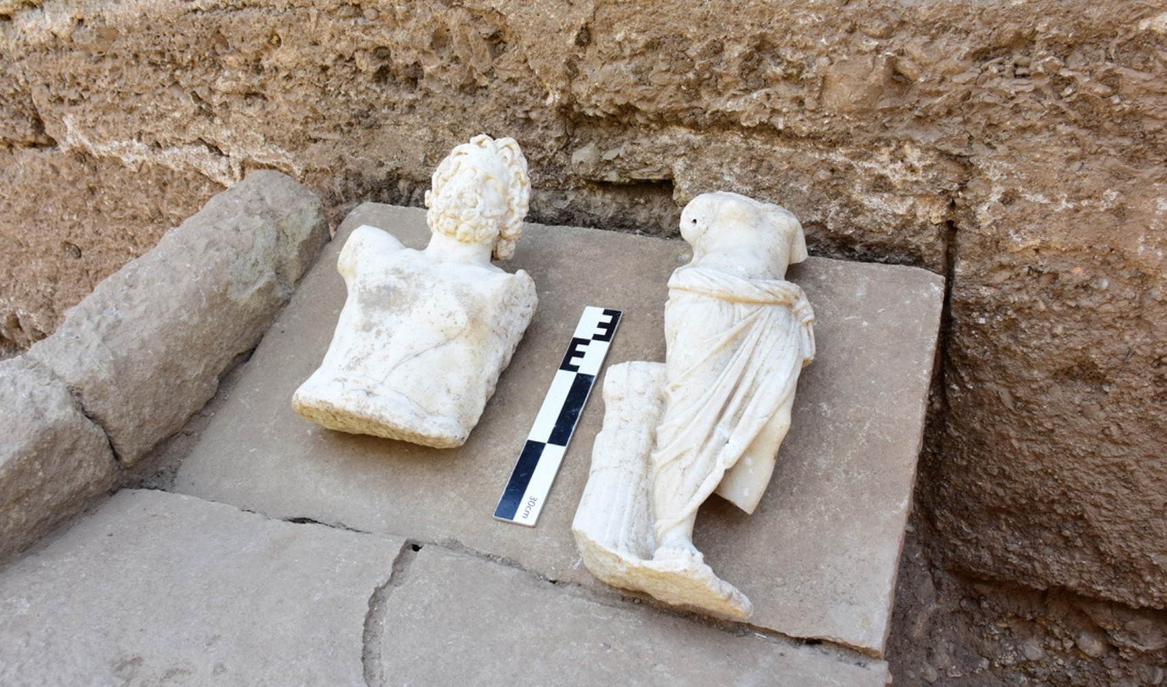 Aspendos Antik Kenti'nde Zeus ve Afrodit heykelleri bulundu