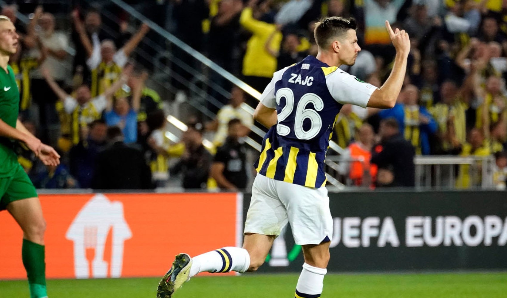 Kadroya alınmayan Fenerbahçeli futbolcudan tepki