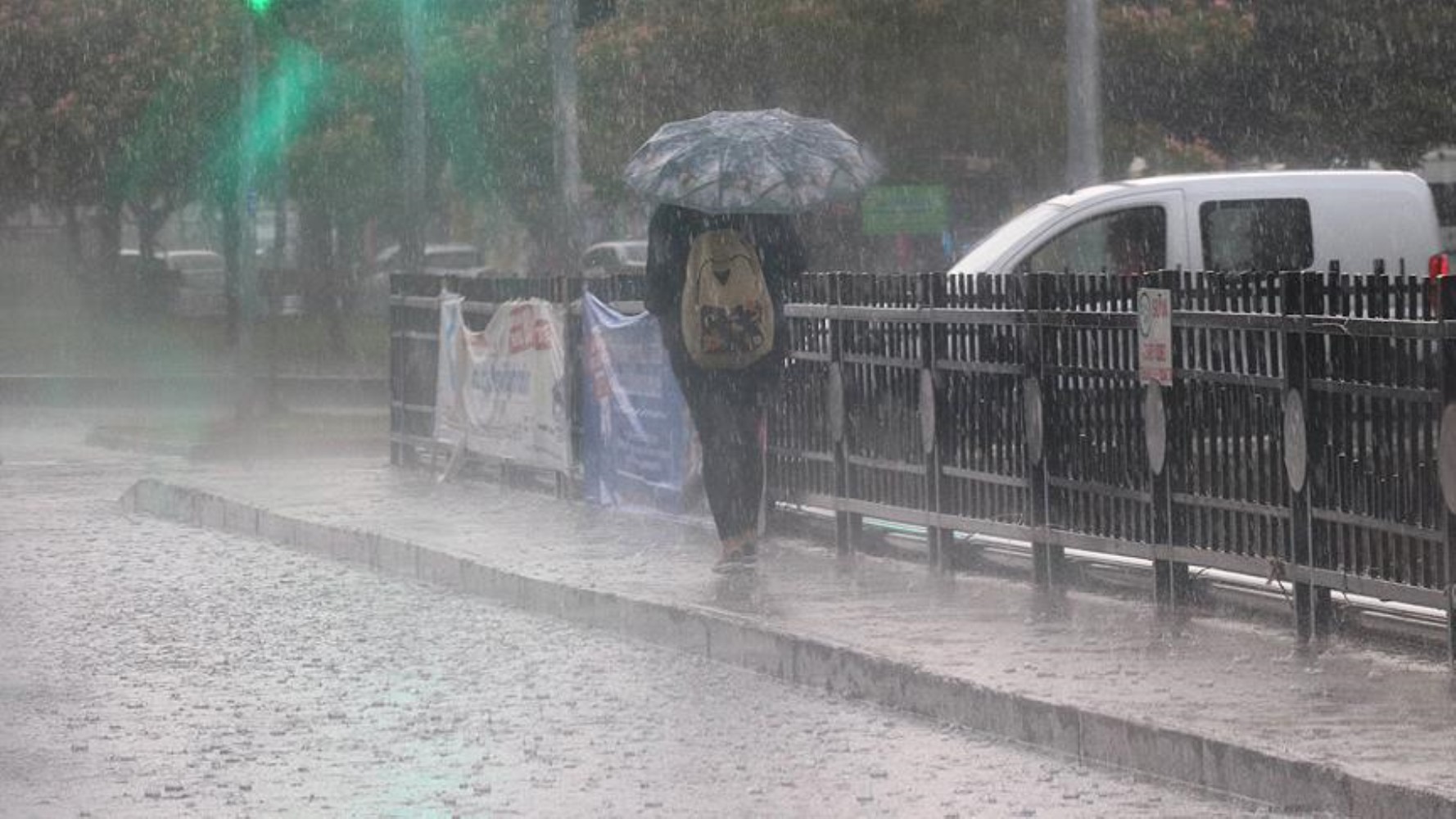 İstanbullular dikkat! O gün gök gürültülü sağanak yağış geliyor...