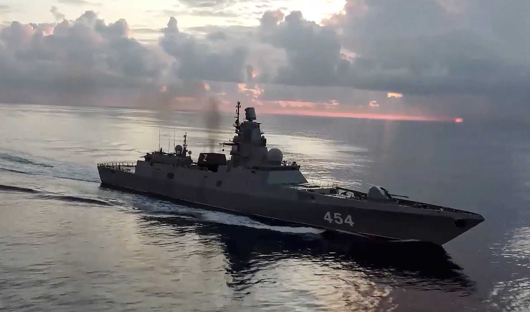 Rus savaş gemileri Küba'da
