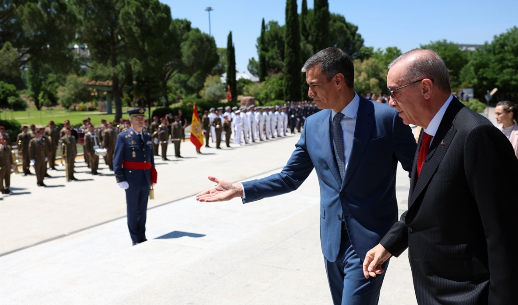 Erdoğan, İspanya'da resmi törenle karşılandı