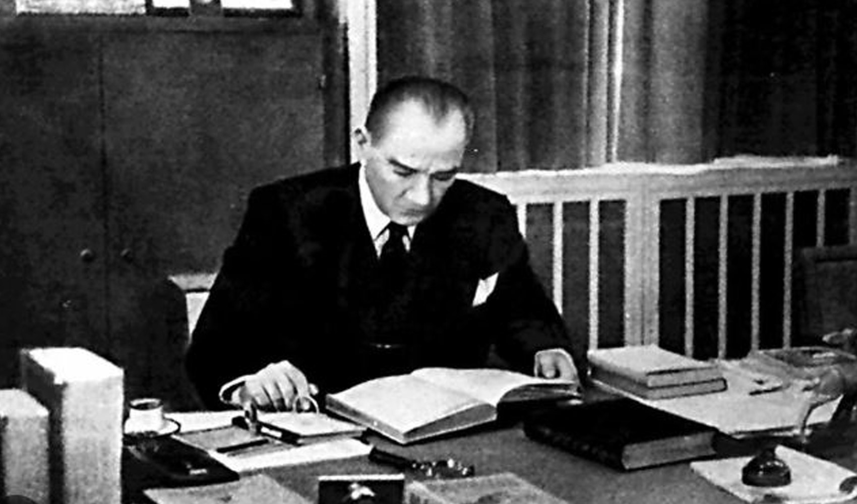 Atatürk'ün orijinal imzaları ortaya çıktı: 6 farklı imzası varmış...