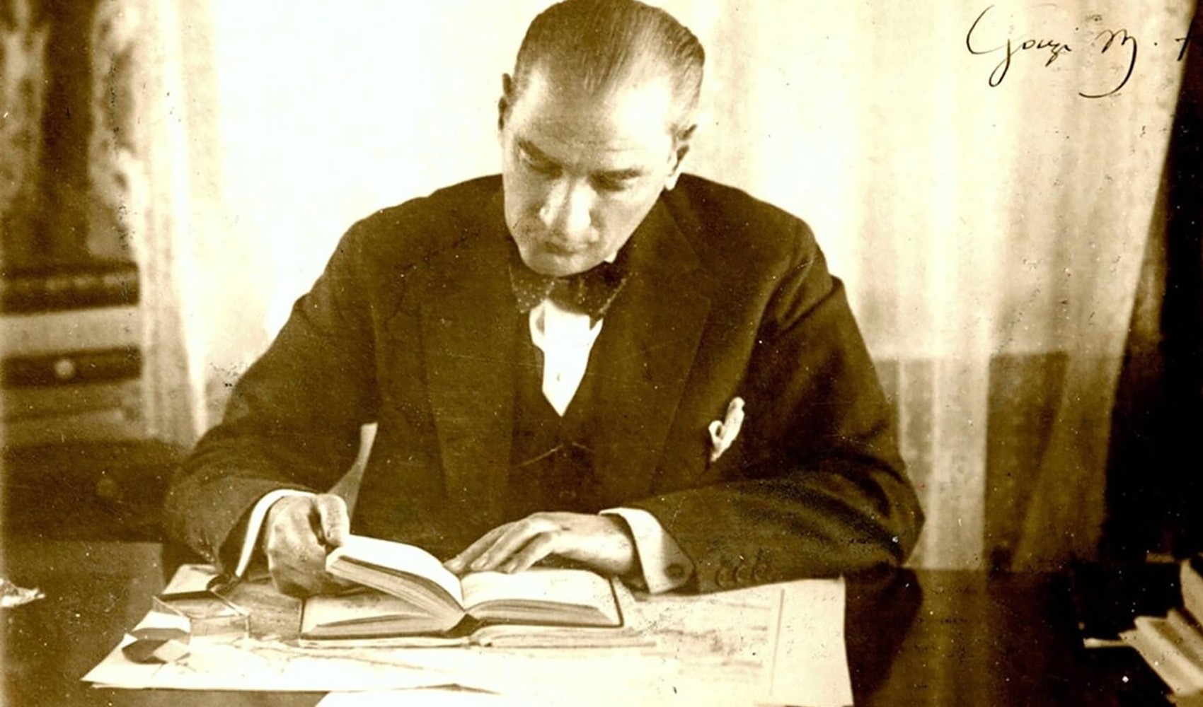 Atatürk'ün orijinal imzaları paylaşıldı!