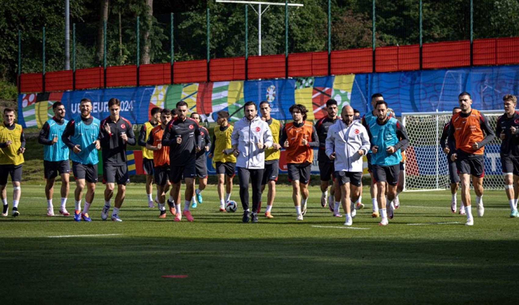 Milli futbolcu, Türkiye'nin EURO 2024 kampından ayrıldı