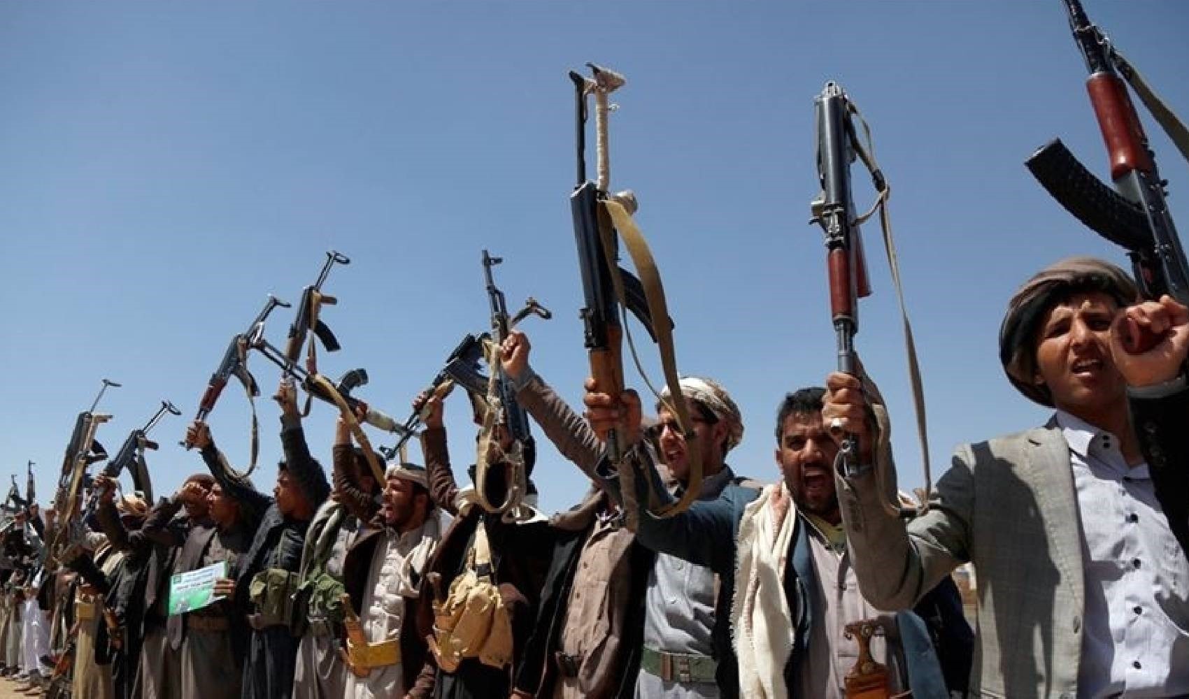 Yemen'deki Husiler, iki gemi ile ABD'ye ait bir destroyeri vurduklarını duyurdu