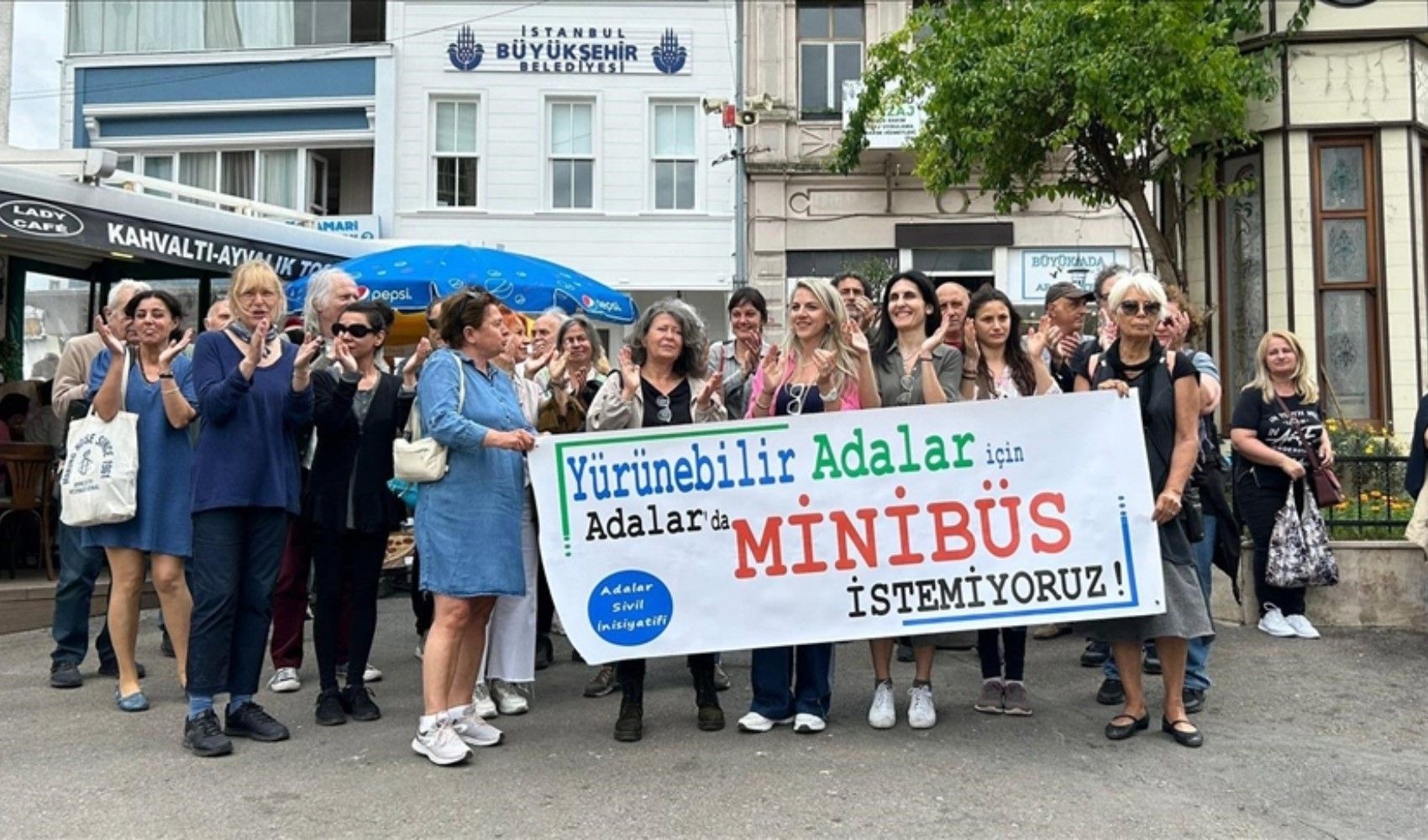 Adalar'da minibüs tepkisine İBB'den cevap: Halkın büyük kısmı memnun