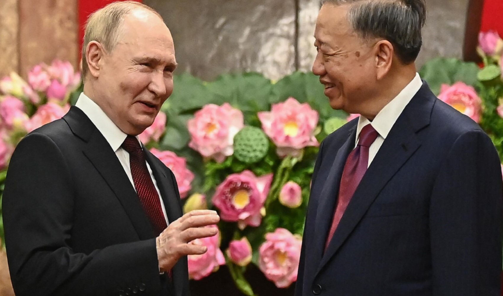 Putin, Vietnam görüşmelerine başladı: İki ülke arasında 15 belge imzalandı