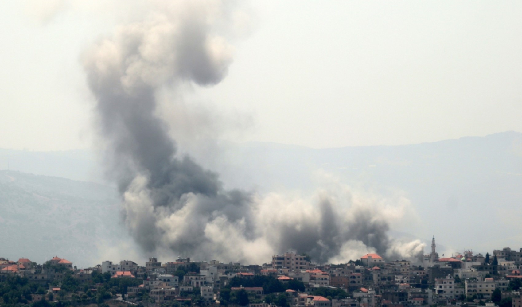 İsrail basını, Lübnan'dan İsrail'in kuzeyine 10 füze fırlatıldığını duyurdu