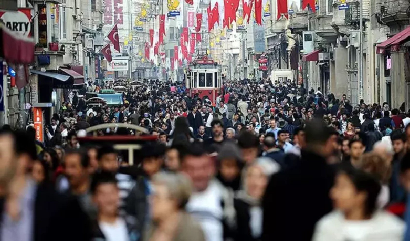 İstanbul'da yaşayan yabancı sayısı belli oldu: Her iki kişiden biri Suriyeli