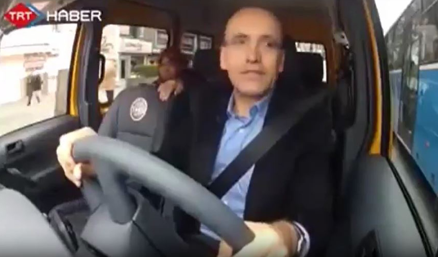 Bahşiş vergisi iddiaları o videoları akıllara getirdi: Bakan Şimşek Meclis Taksi için de para istemişti