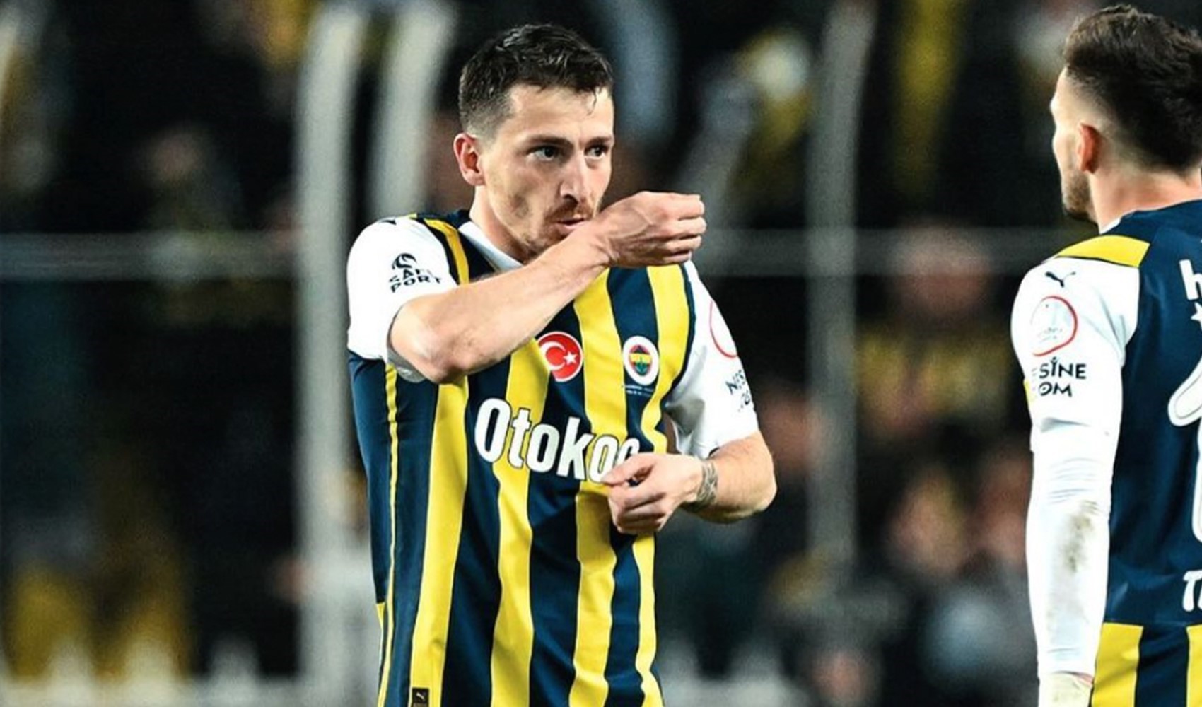 Fenerbahçe Levent Mercan ve Mert Hakan Yandaş ile sözleşme imzaladı